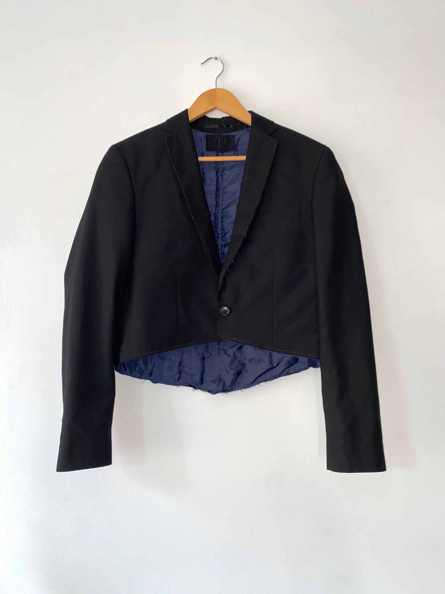 Cropped black blazer 4