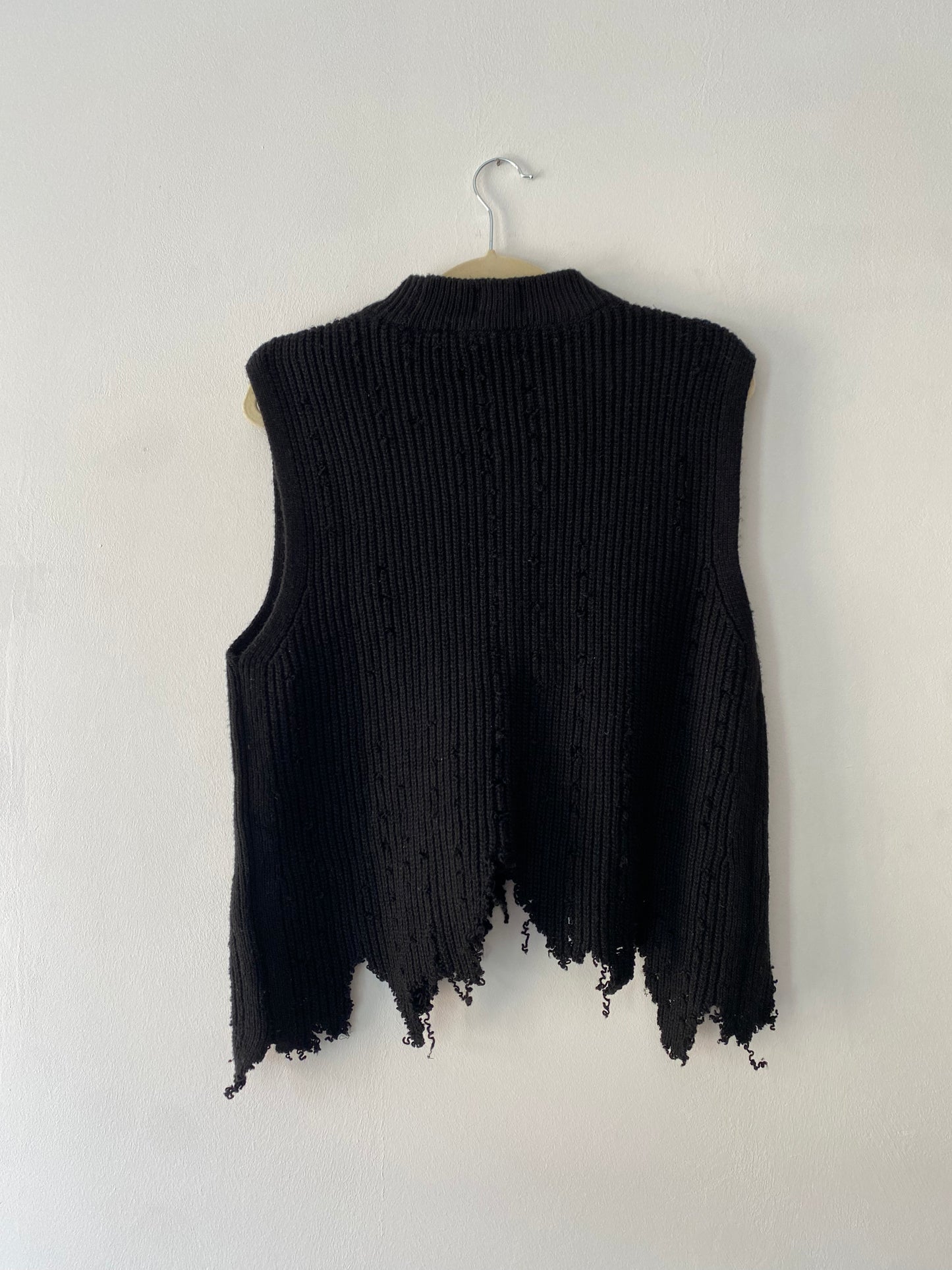 Sleeveless knit