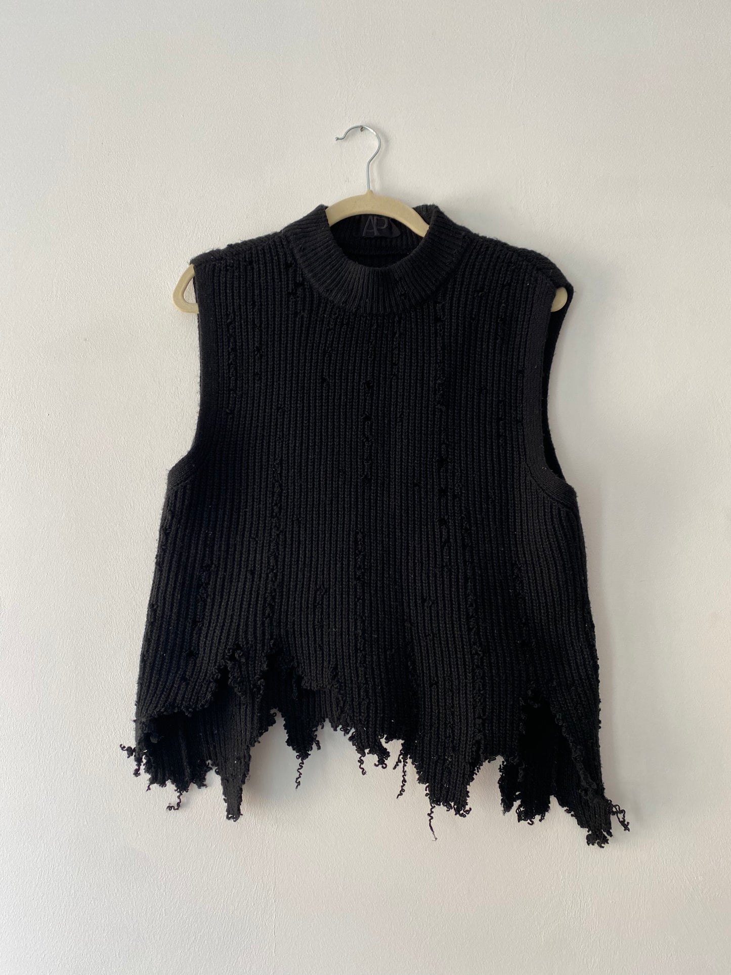 Sleeveless knit